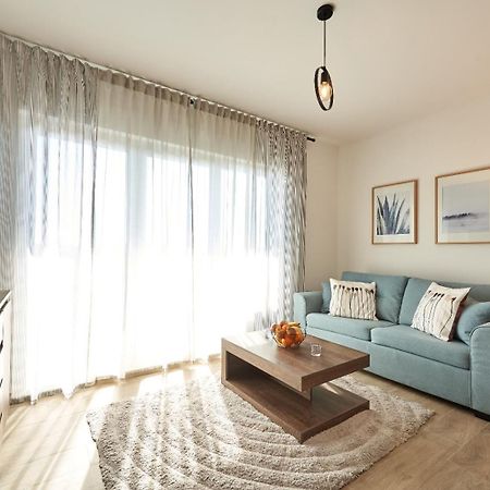 Luxury Apartment Charm With Pool โตรกีร์ ภายนอก รูปภาพ