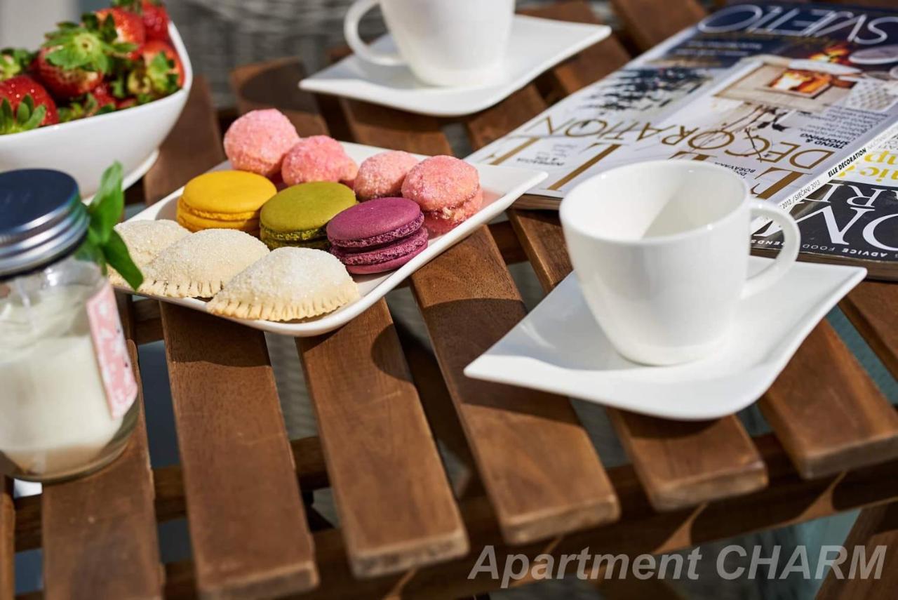 Luxury Apartment Charm With Pool โตรกีร์ ภายนอก รูปภาพ