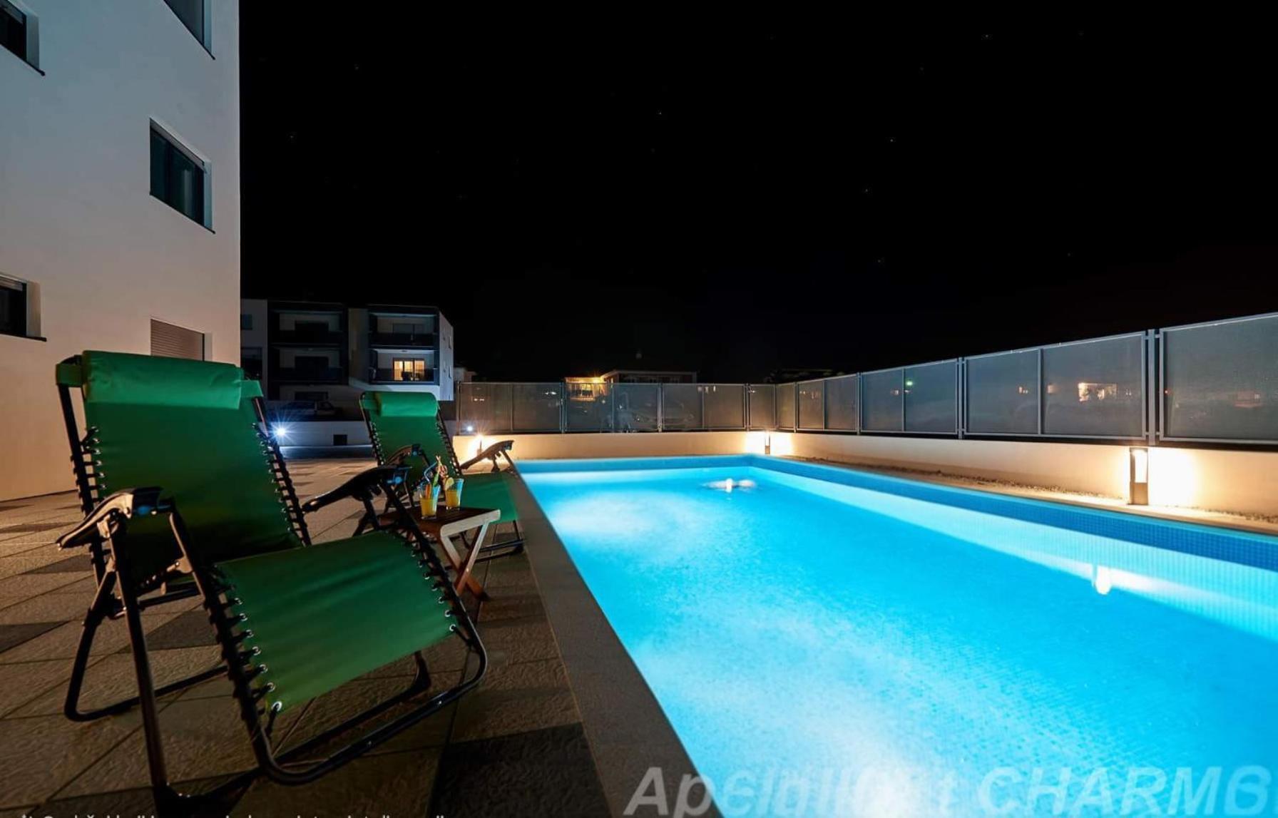 Luxury Apartment Charm With Pool โตรกีร์ ภายนอก รูปภาพ