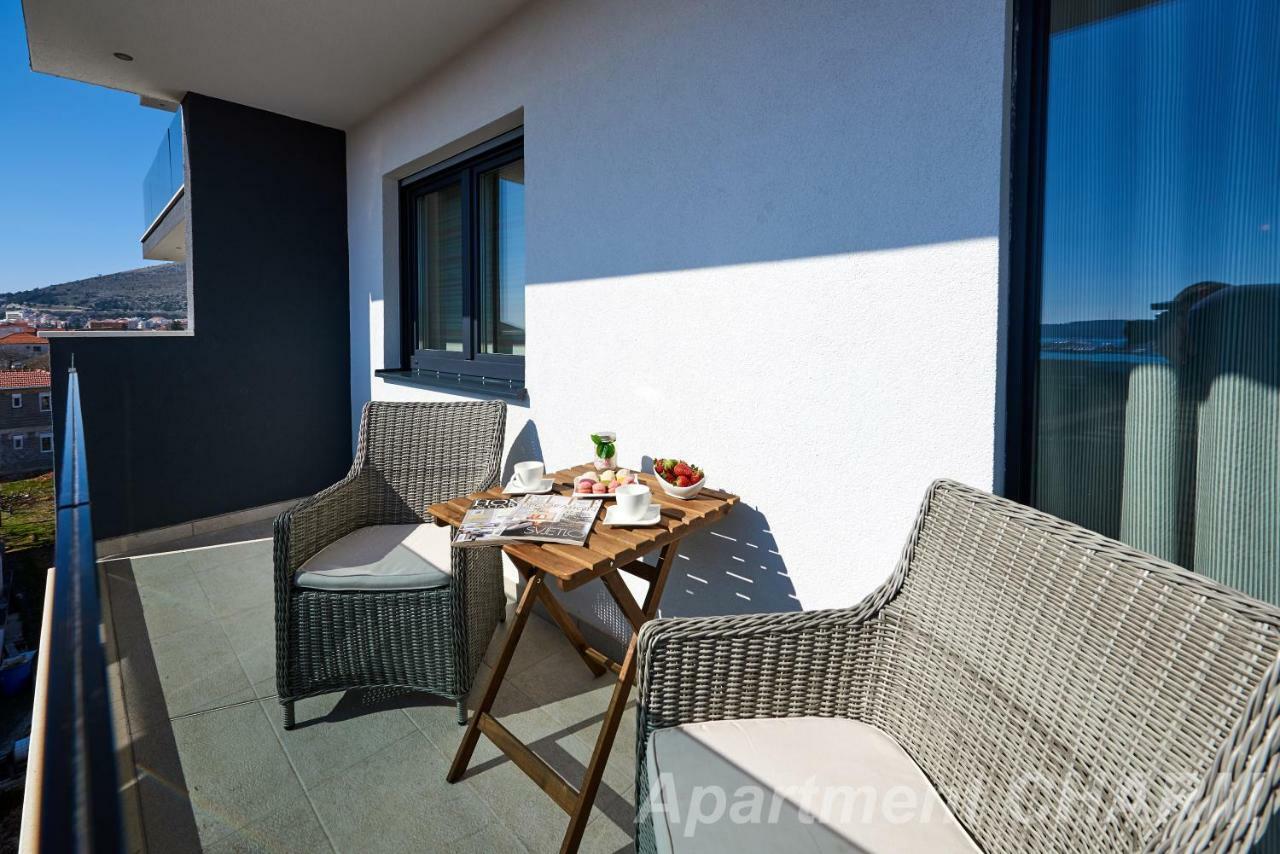 Luxury Apartment Charm With Pool โตรกีร์ ภายนอก รูปภาพ