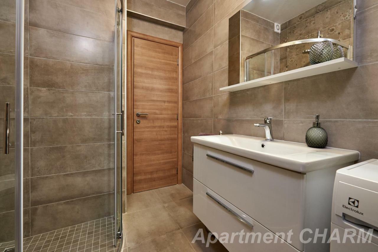 Luxury Apartment Charm With Pool โตรกีร์ ภายนอก รูปภาพ