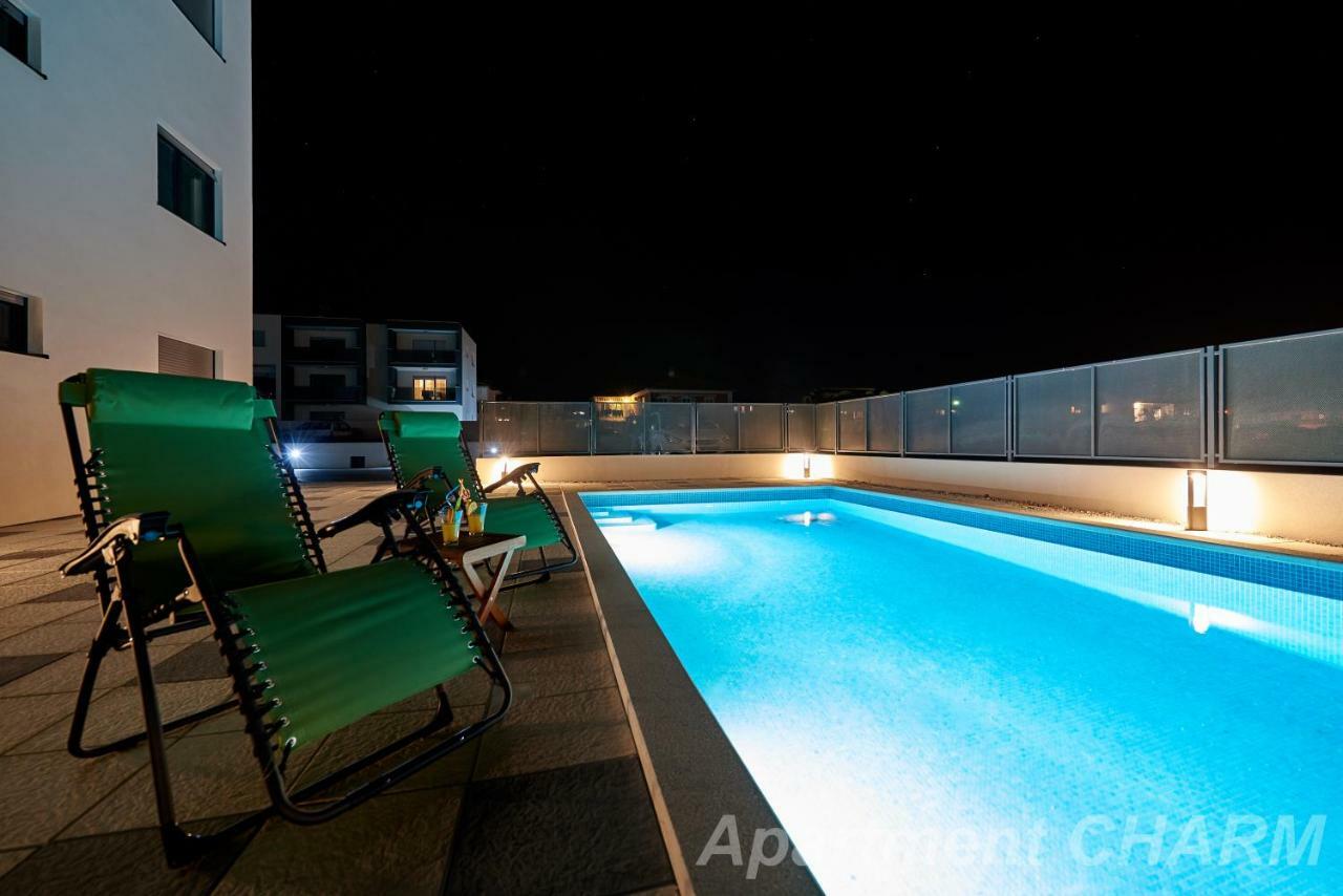 Luxury Apartment Charm With Pool โตรกีร์ ภายนอก รูปภาพ