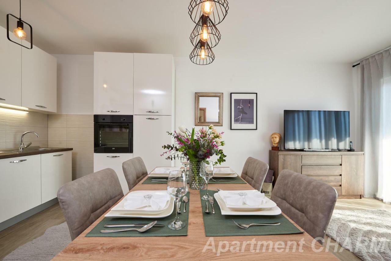 Luxury Apartment Charm With Pool โตรกีร์ ภายนอก รูปภาพ