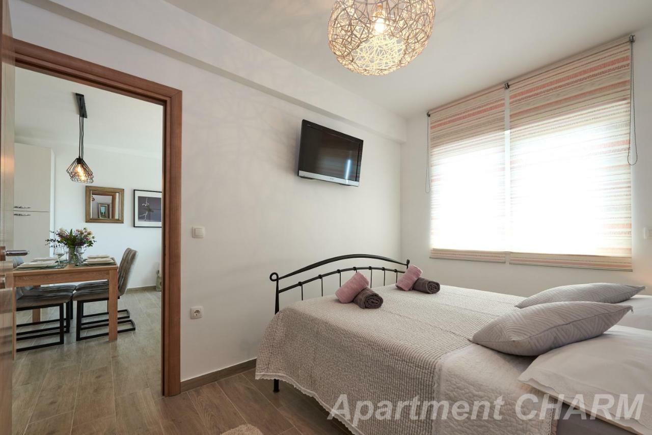 Luxury Apartment Charm With Pool โตรกีร์ ภายนอก รูปภาพ