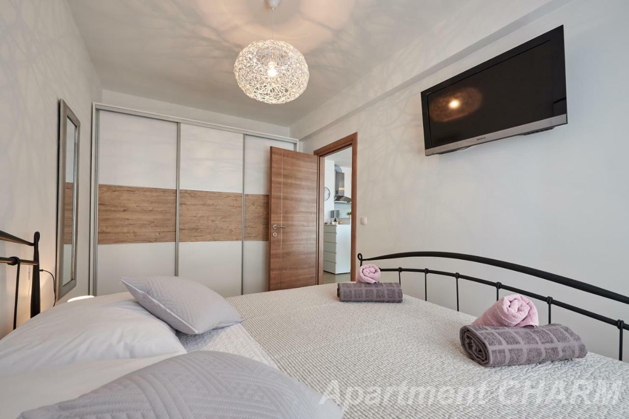 Luxury Apartment Charm With Pool โตรกีร์ ภายนอก รูปภาพ