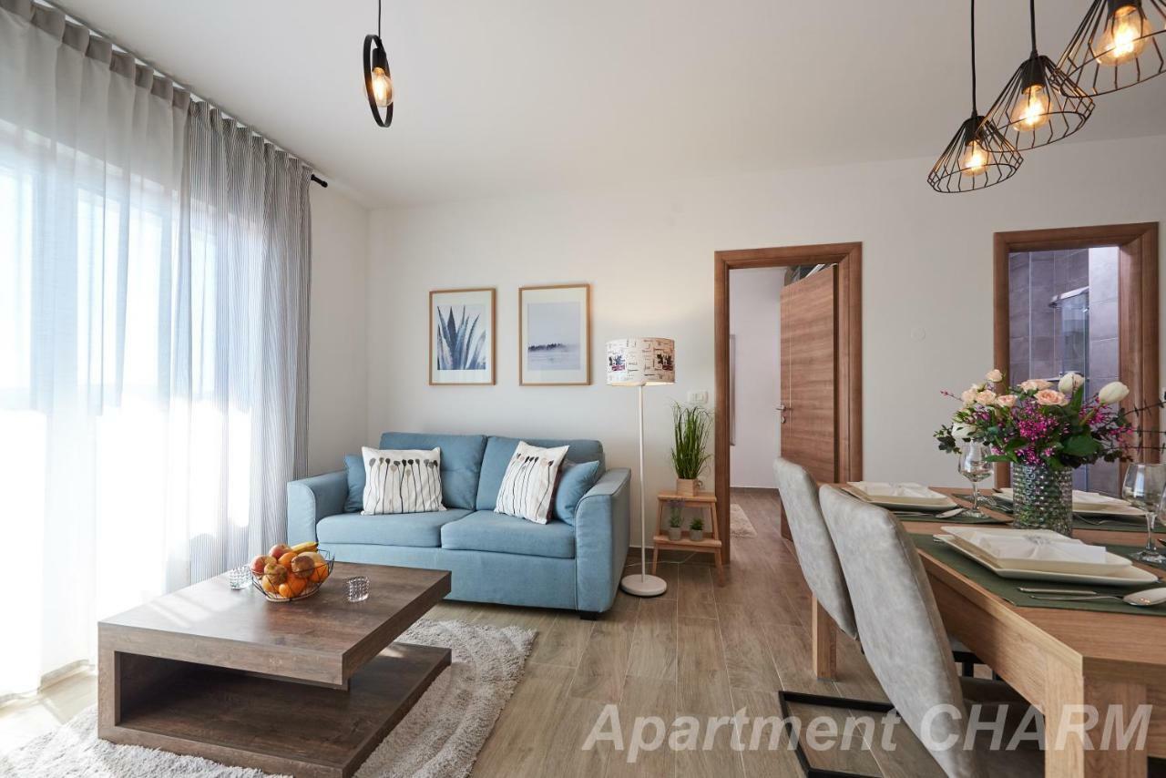 Luxury Apartment Charm With Pool โตรกีร์ ภายนอก รูปภาพ