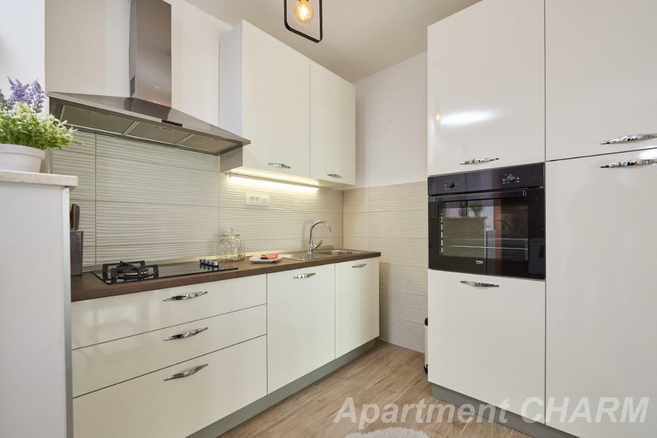 Luxury Apartment Charm With Pool โตรกีร์ ภายนอก รูปภาพ