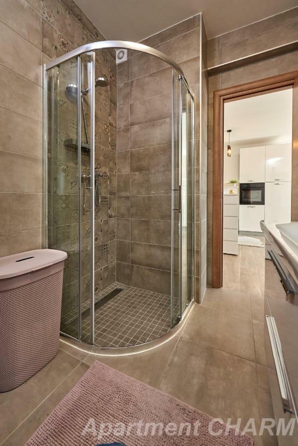 Luxury Apartment Charm With Pool โตรกีร์ ภายนอก รูปภาพ