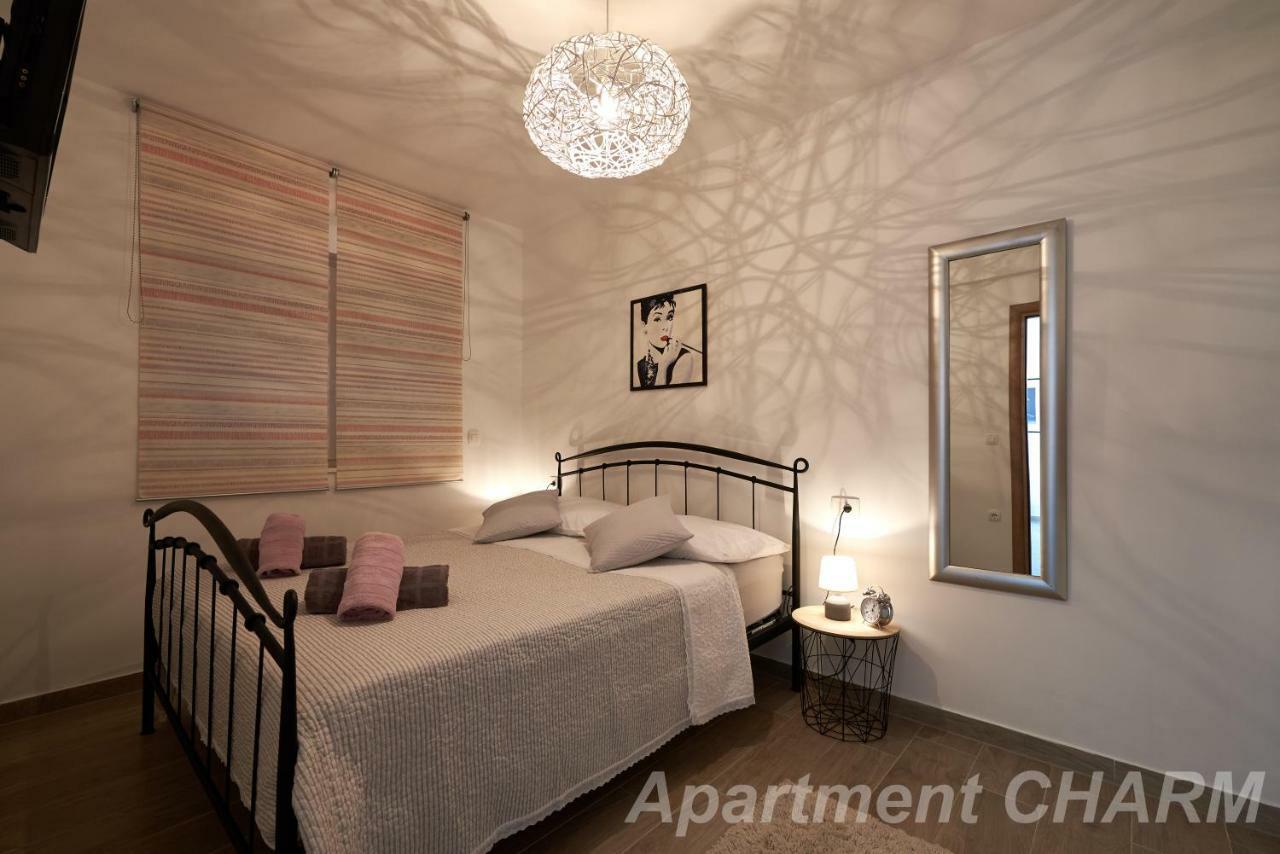 Luxury Apartment Charm With Pool โตรกีร์ ภายนอก รูปภาพ