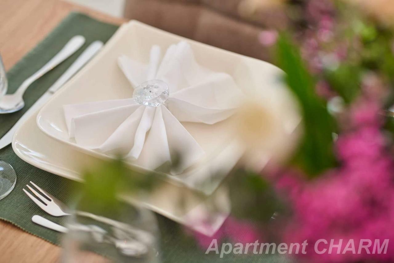 Luxury Apartment Charm With Pool โตรกีร์ ภายนอก รูปภาพ