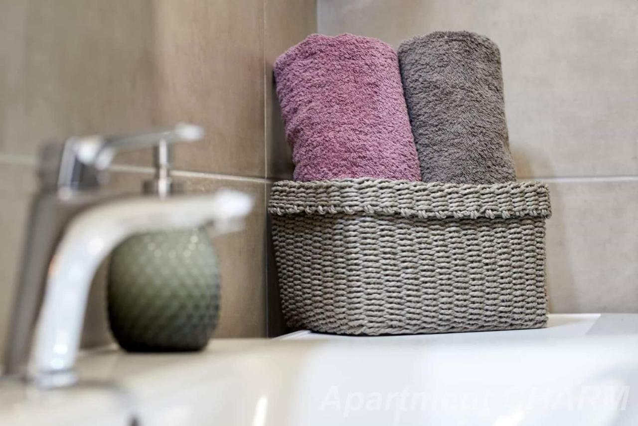Luxury Apartment Charm With Pool โตรกีร์ ภายนอก รูปภาพ