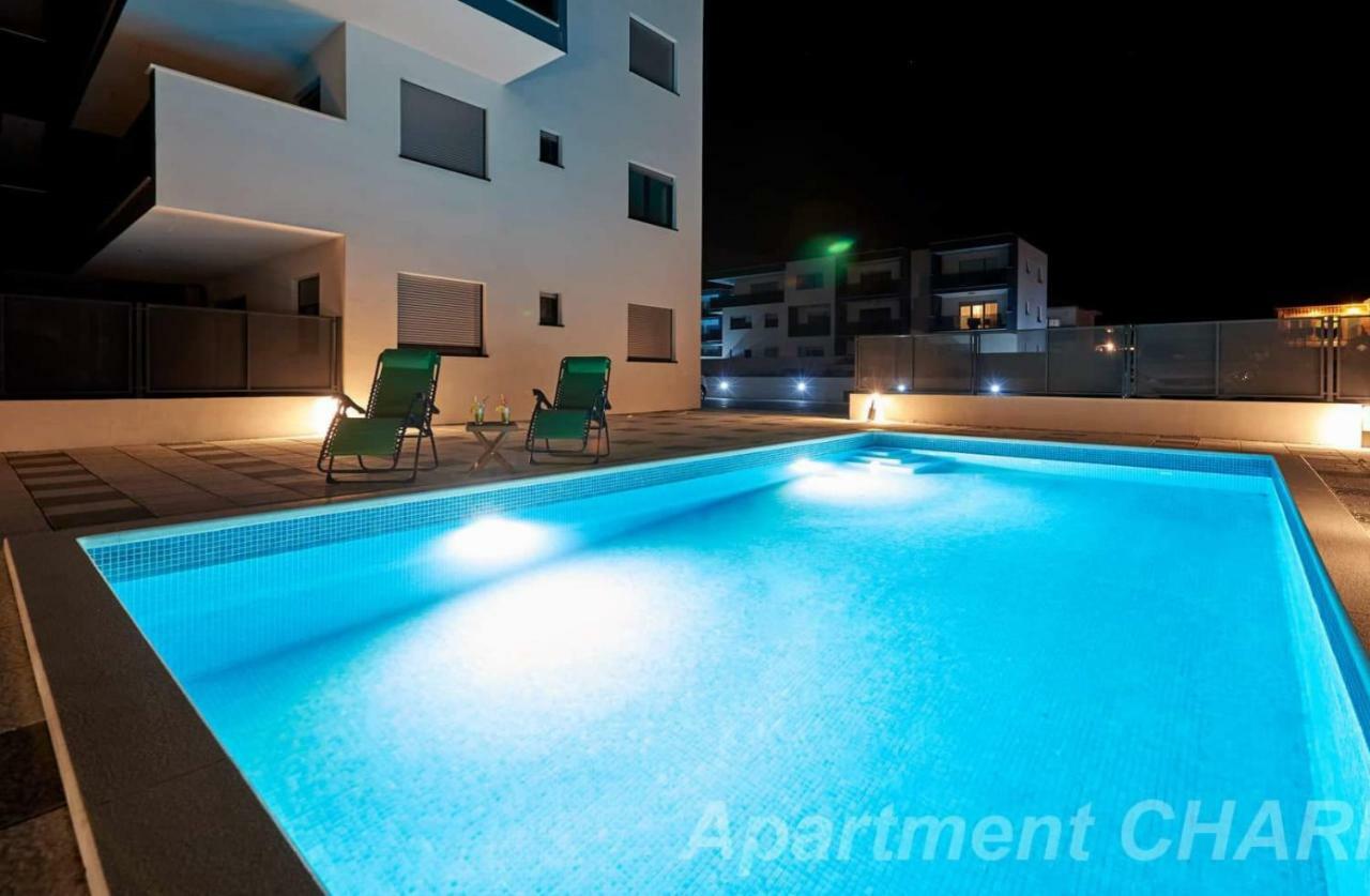 Luxury Apartment Charm With Pool โตรกีร์ ภายนอก รูปภาพ